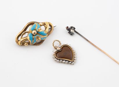 Small lot of three pieces of 19th century...