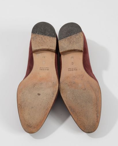 GUCCI 
Pair of burgundy-red suede flat moccasins...