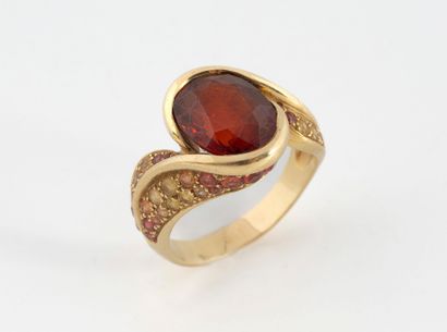 Yellow gold (750) ring set with a faceted...