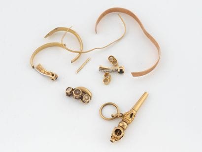 Lot of yellow gold wedding band and earring...