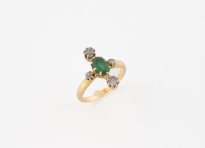 Yellow gold (750) ring set with an oval faceted...