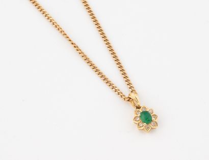 Yellow gold (750) forçat link chain holding...
