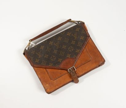 Louis VUITTON 
Envelope-shaped handbag with...