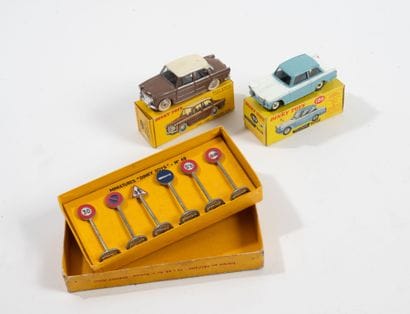 DINKY TOYS FRANCE
Lot including :
-Fiat 1200...
