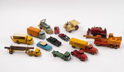 DINKY TOYS FRANCE
Lot of 14 miniature vehicles.
Accidents,...