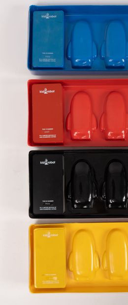 VISIONAIRE 44 TOYS WITH KID ROBOT
Red set,...