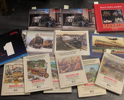 Lot de 13 ouvrages comprenant :
-Märklin...
