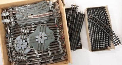 JEP
Fort lot of O gauge rails.