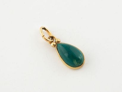 Yellow gold (585) pendant set with a cabochon...