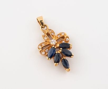 Gold-plated post link necklace.
Length: 68...