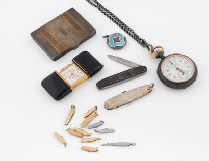 Metal and silver lot (min.800) including:
-...
