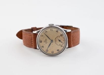 Men's stainless steel wristwatch with round...