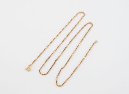 Yellow gold (750) square link necklace. 
Weight...