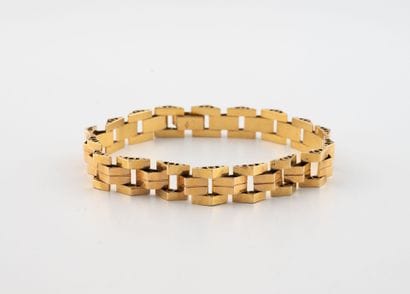 Yellow gold (750) tank link bracelet.
Clasp...