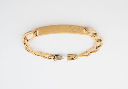 Curb in yellow gold (750) monogrammed RD.
Horse...