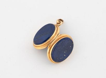 Yellow gold (750) photo pendant centered...