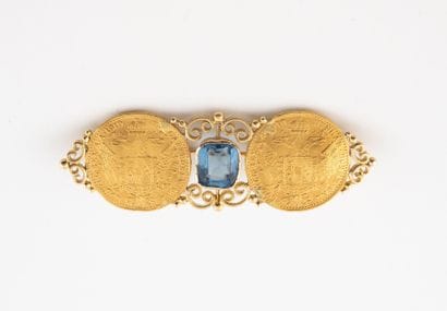 Brooch in yellow gold (750) set with two...