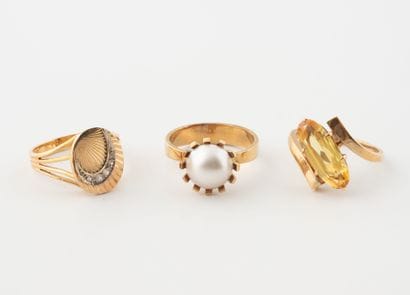 Lot of three yellow gold (750) rings including...