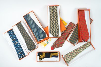 HERMES Paris 
Lot comprenant:
- Huit cravates...