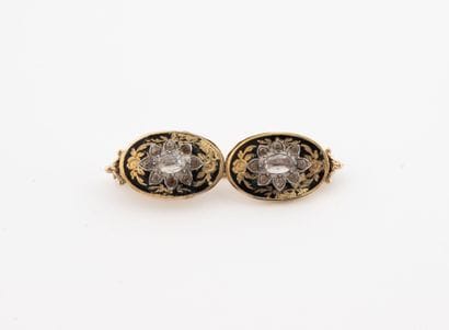 Brooch in yellow gold (750) and silver (min.800)...