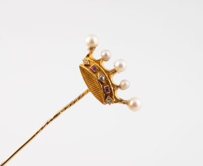 Yellow gold (750) collar pin with crown motif...