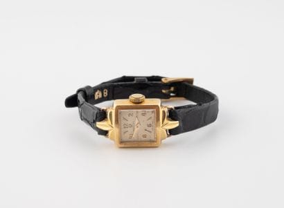 OMEGA 
Small ladies' wristwatch. 
Square...