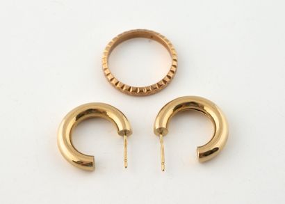Pair of creoles in yellow gold (750). 
Weight:...
