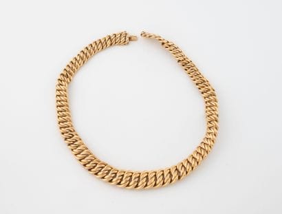 Necklace in yellow gold (750) with American...