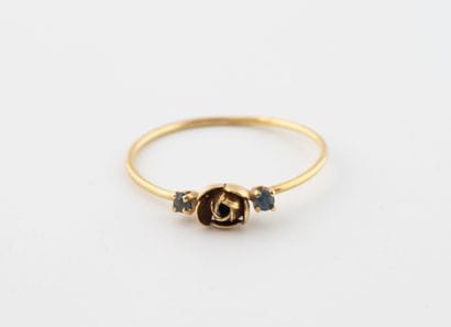 Small ring in yellow gold (750), centered...