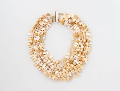 Important necklace with multiple rows of...