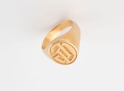 Chevalière in yellow gold (750) bearing the...