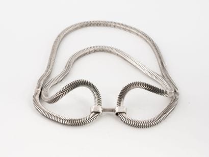 Metal choker necklace with snake chain.
Adjustable...