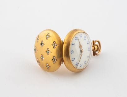 Small yellow gold (750) collar watch.
White...