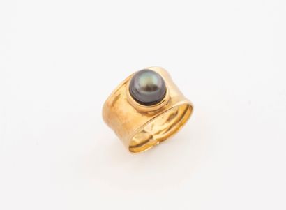 Yellow gold (750) flat band ring, lightly...