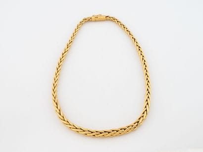 Yellow gold (750) necklace with falling palm...