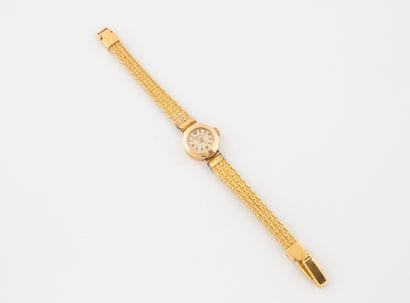 Ladies' wristwatch.
Round case in yellow...
