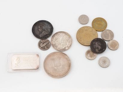 Small lot of silver (min. 800) or metal coins...