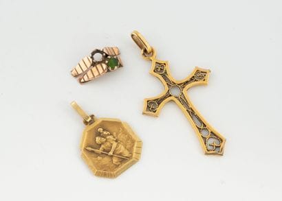 An octagonal medal in yellow gold (750) with...