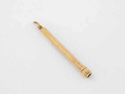 Yellow gold (750) mechanical pencil pendant.
Weight:...