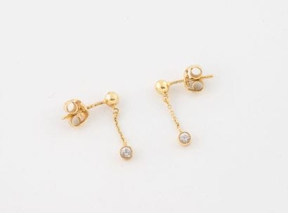 Pair of earrings in yellow gold (750) adorned...