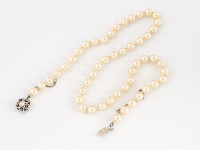 Fancy pearl necklace, silver-plated clasp...