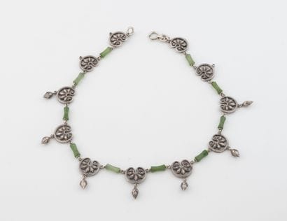 Necklace featuring alternating openwork palmettes...
