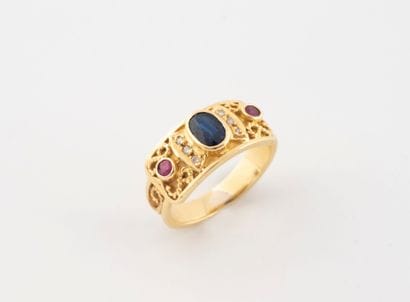 Yellow gold (750) ring with gold filigree...
