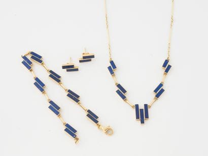 Set in yellow gold (750) with rectangular...