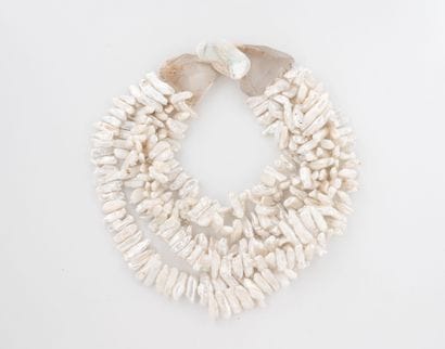 Large necklace with five strands of keshi...