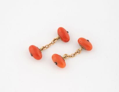 Pair of yellow gold (750) cufflinks, adorned...