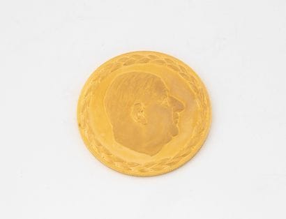 De Gaulle medal in pure yellow gold (999).
Corne...