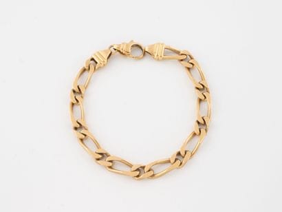 Yellow gold (750) figaro link bracelet.
Spring-ring...