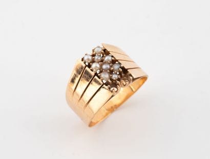 Pink gold (750) ring centered with two lines...