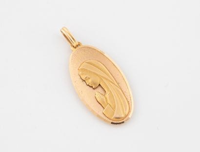 Religious medal in slightly domed yellow...